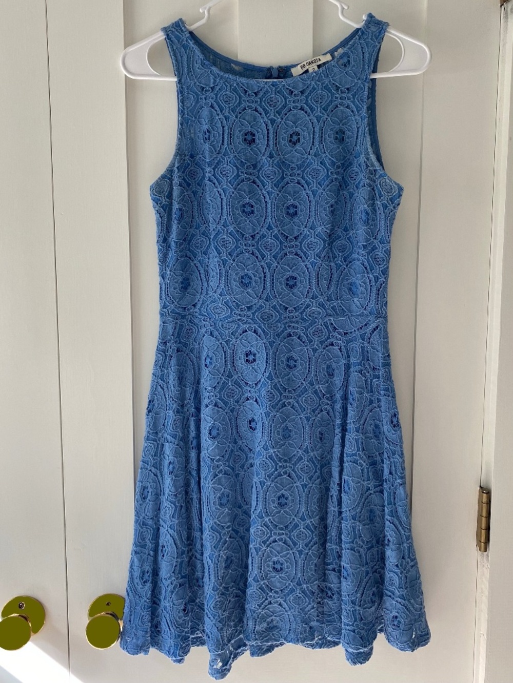 BB Dakota Dress Light Blue Lace Sleeveless High Neck Size 2